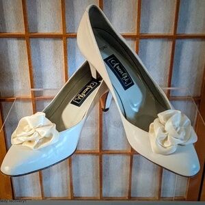 True Vintage bone-white Amalfi Venturo Pumps